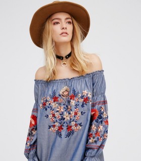Off-shoulder embroidery dress