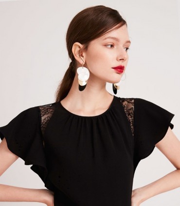 Flutter shoulder dress